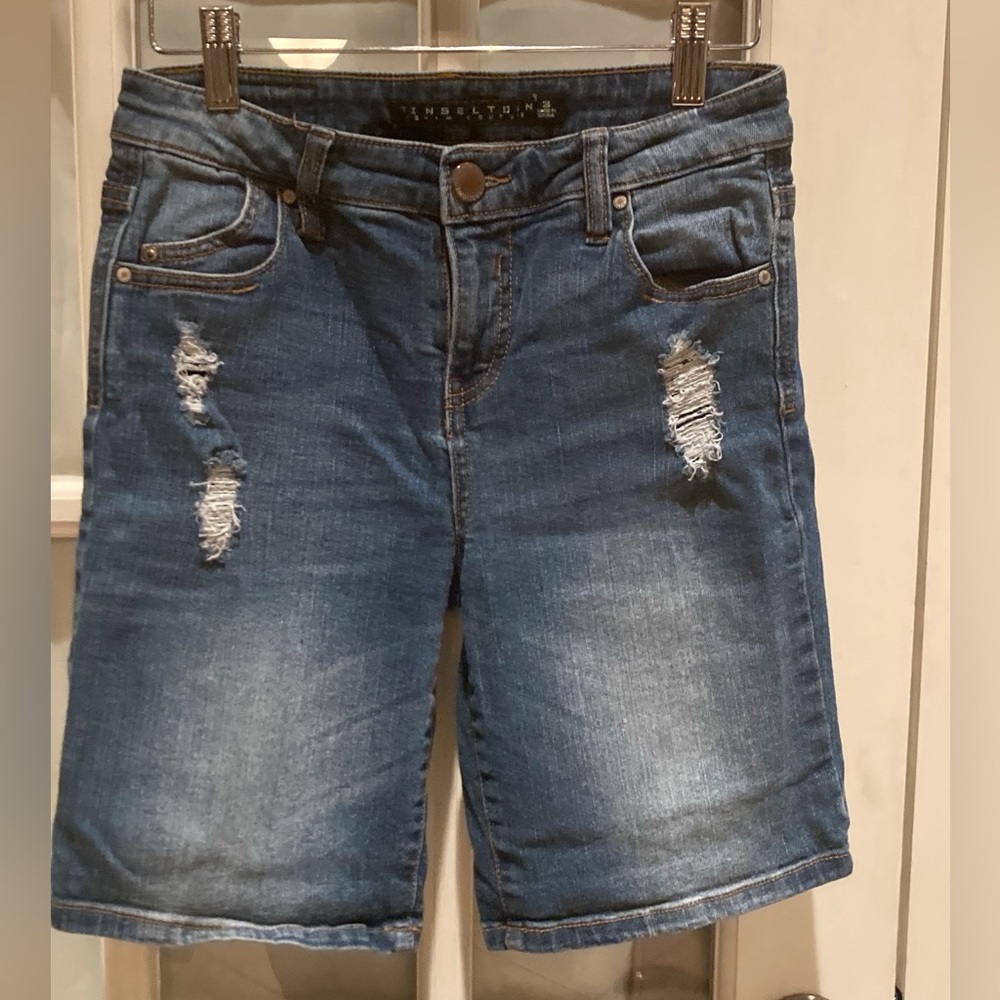 Tinseltown women’s bermuda slightly distressed jean shorts size 3